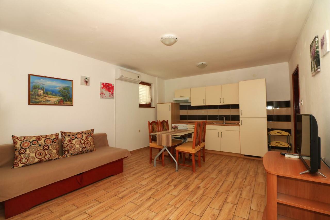 Apartments Sladana イェゼラ エクステリア 写真